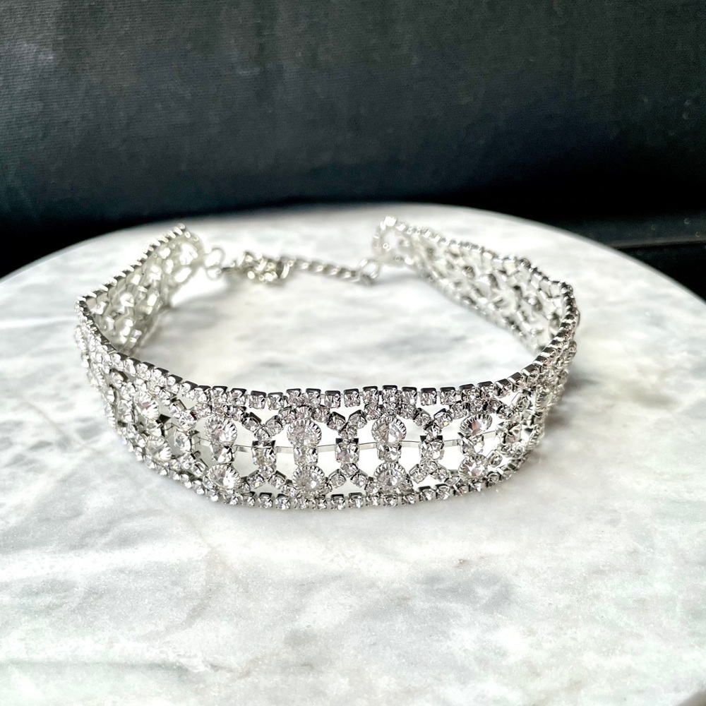 Circle Detail Wide Silver Choker